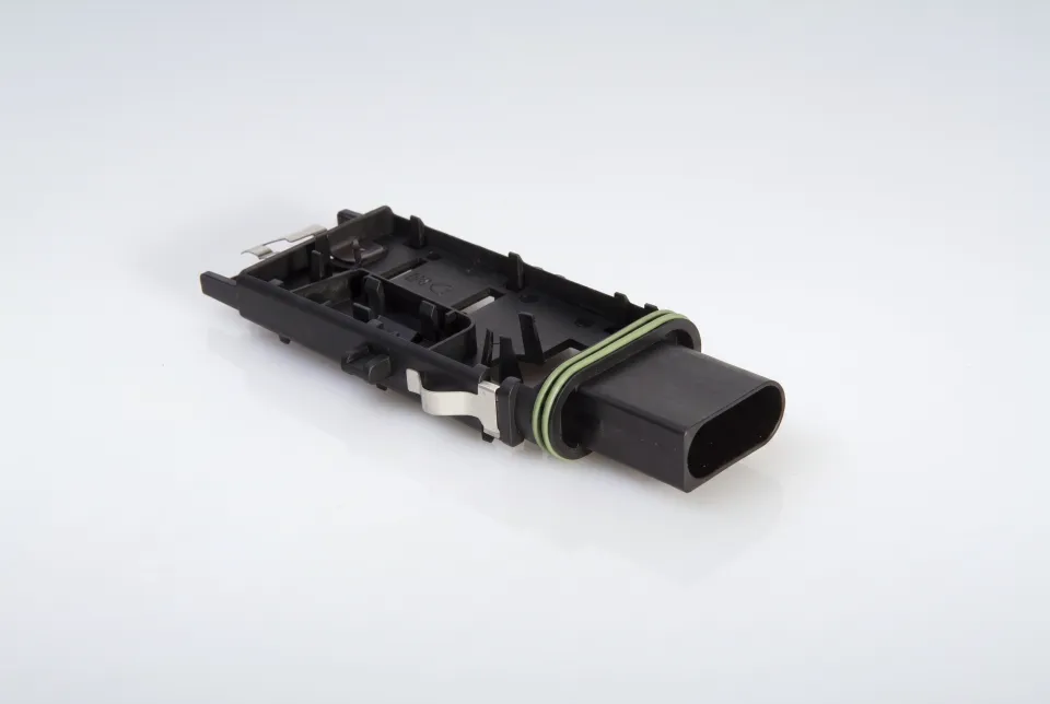 Hybridmodul mit Metall-Kunststoff-Verbindung, Steckverbinder und Dichtring